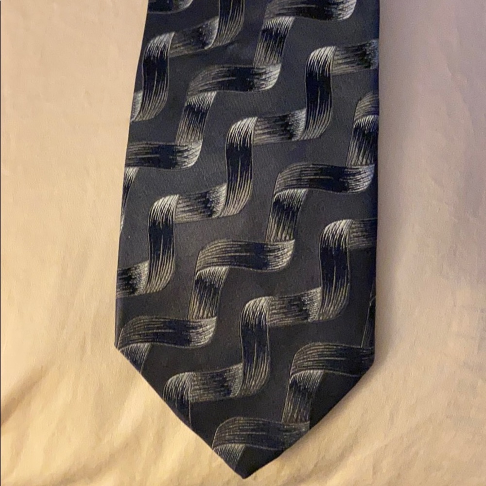 Authentic Boss Hugo Boss 100% silk made in Italy